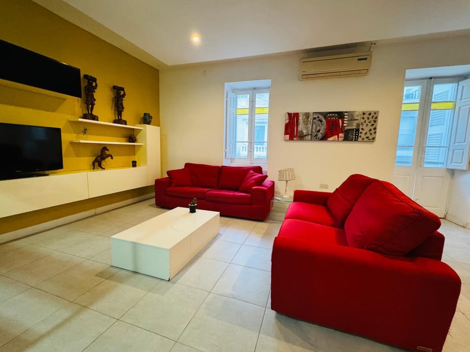 TV and multimedia, Living room, Seating area, air conditioner