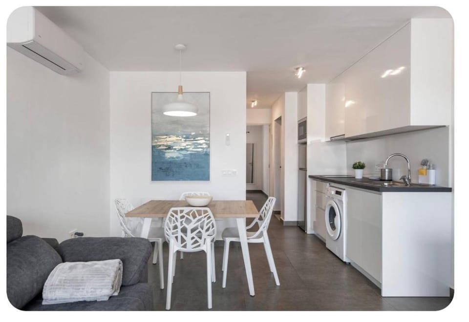Suite4you 50 meters from the beach and main Avenue AC Wifi Int TV Channels Apartment in Puerto del Carmen