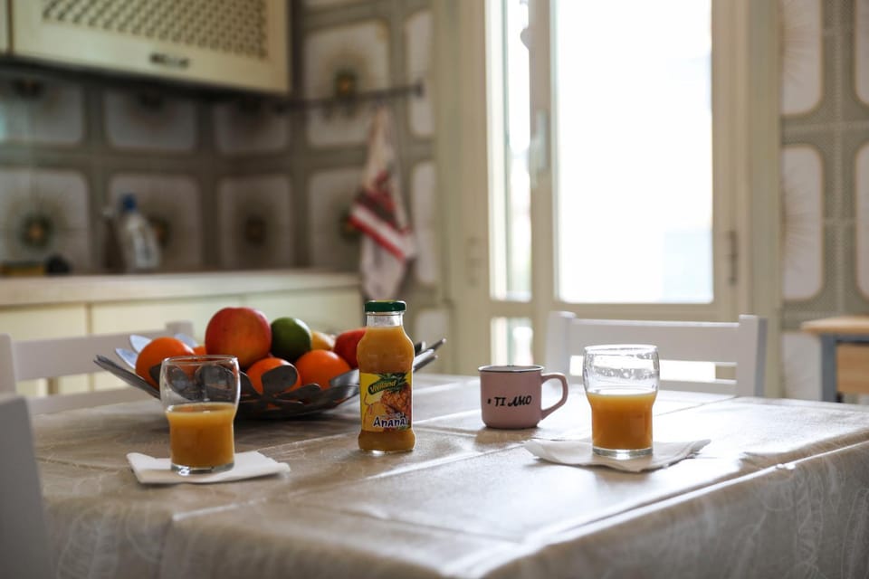 Kitchen or kitchenette, Food and drinks