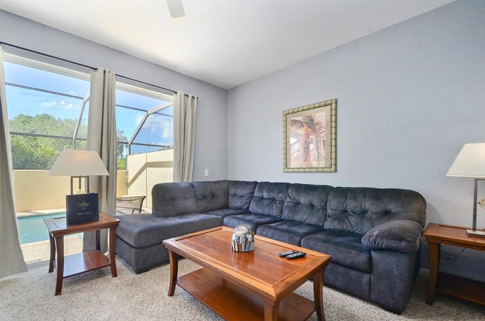 Luxury 3-bdr house with pool next to Disney House in Windsor Hills