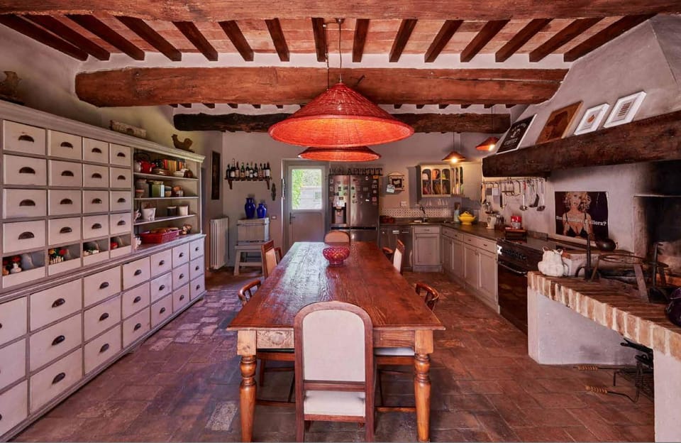 Kitchen or kitchenette, Seating area, Dining area