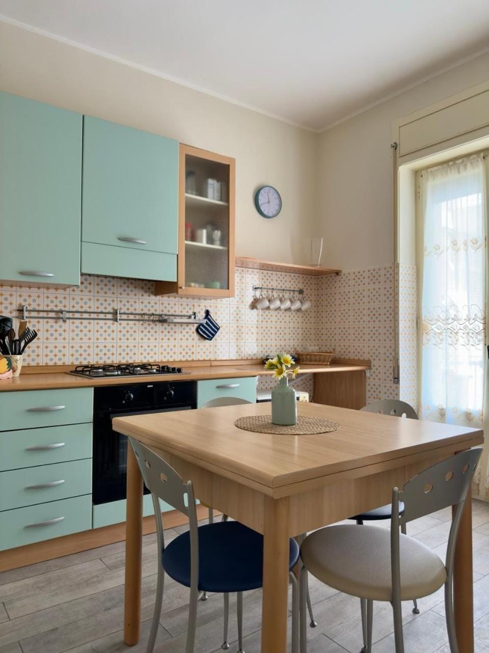 Dining area, Breakfast, Dinner, oven, stove