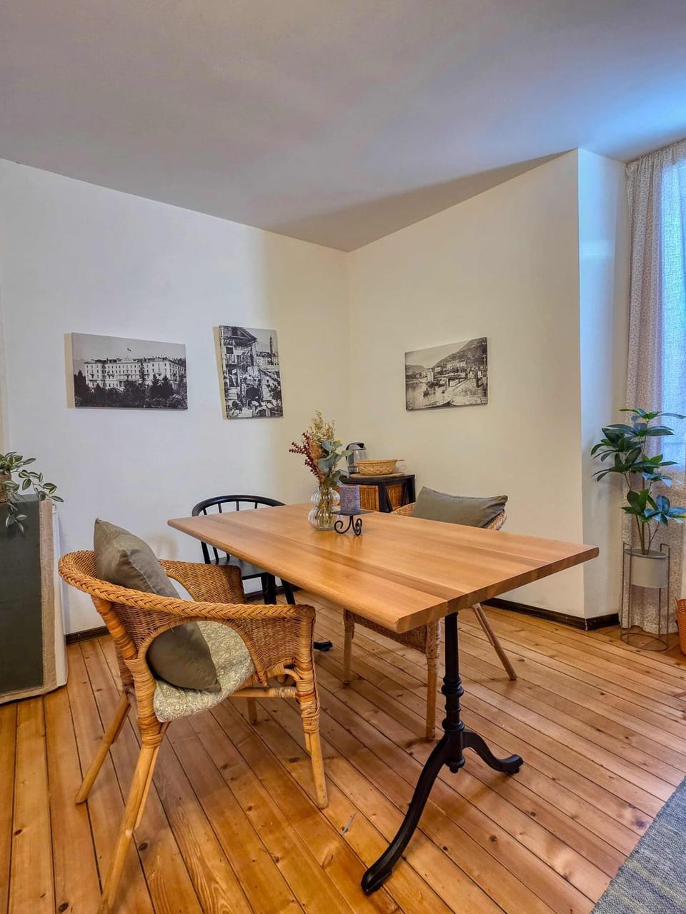 Seating area, Dining area