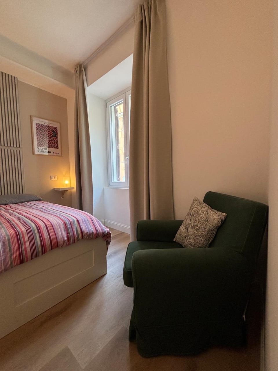 Bed, Photo of the whole room