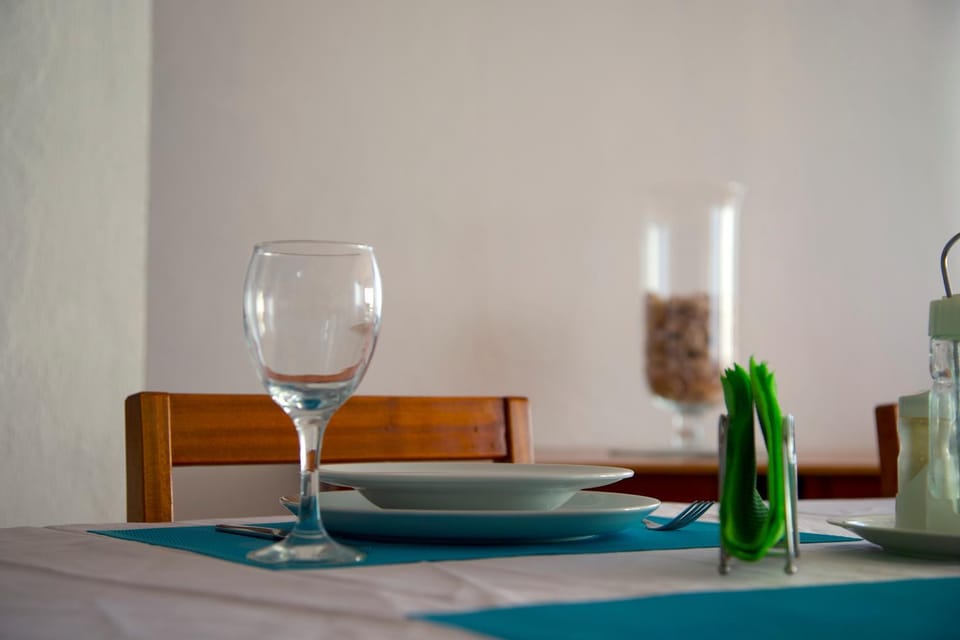 Restaurant/places to eat, Food and drinks, Dining area, Food, Breakfast, Drinks