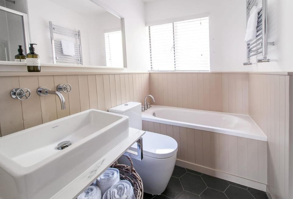 Toilet, Bathroom, Bath