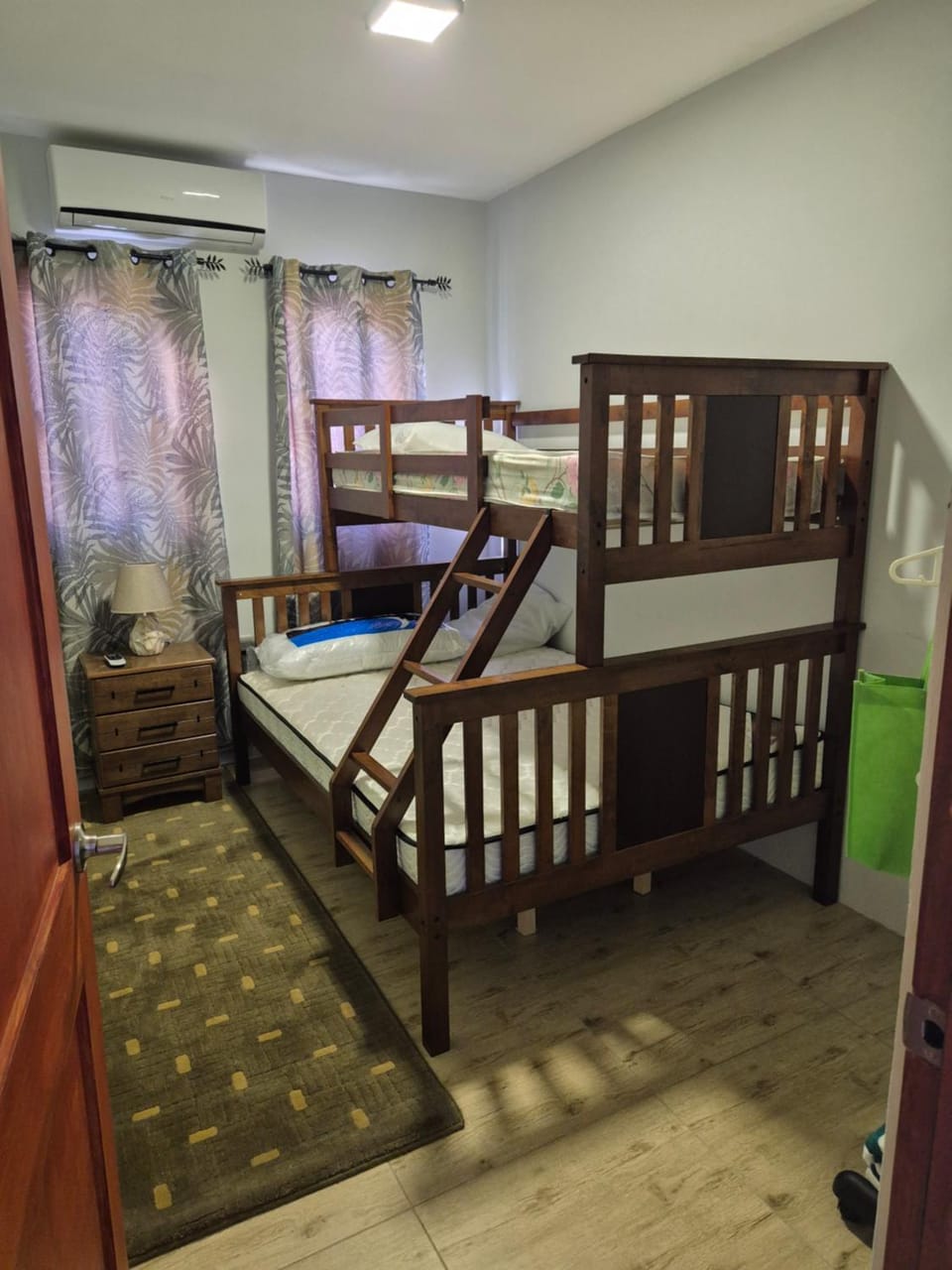 Bedroom, bunk bed