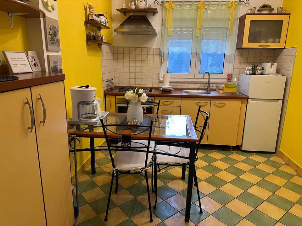 Apartments - Rooms VESNA Bed and Breakfast in Šibenik-Knin County, Croatia