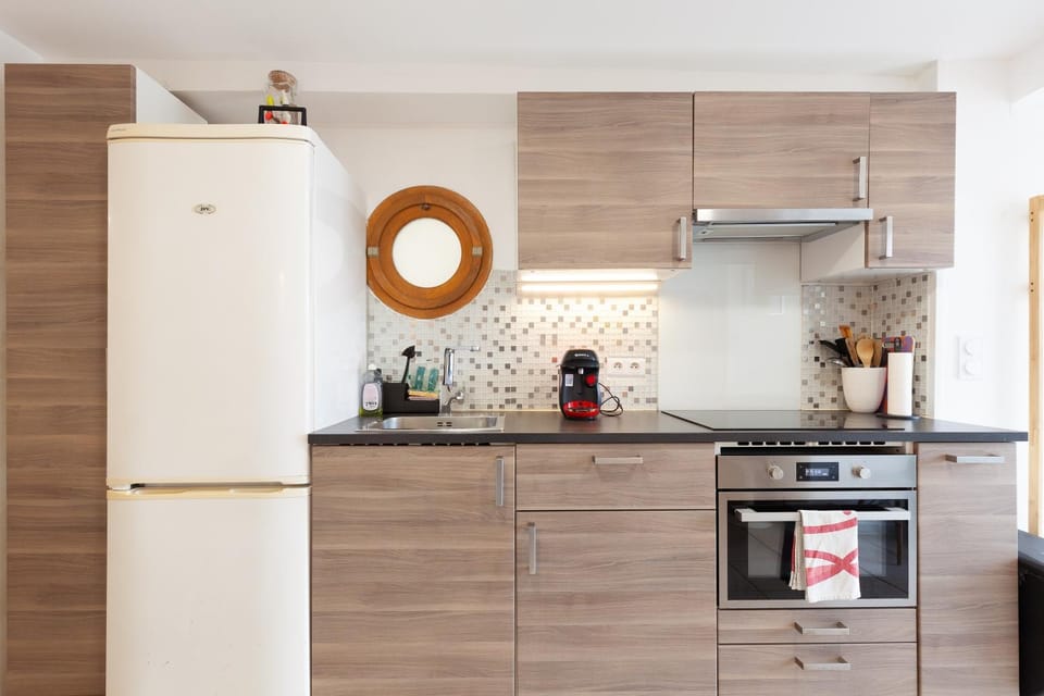 Kitchen or kitchenette, Living room