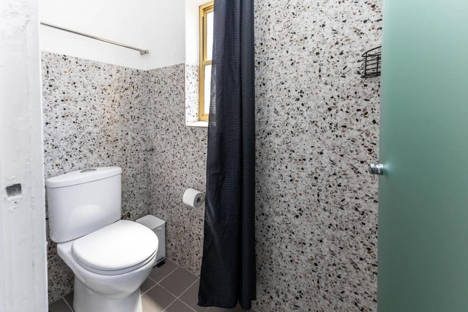 Affordable City Studio in Fantastic Location Apartment in Surry Hills