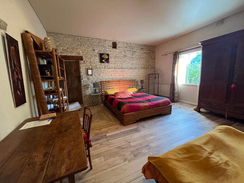 Photo of the whole room, Bedroom