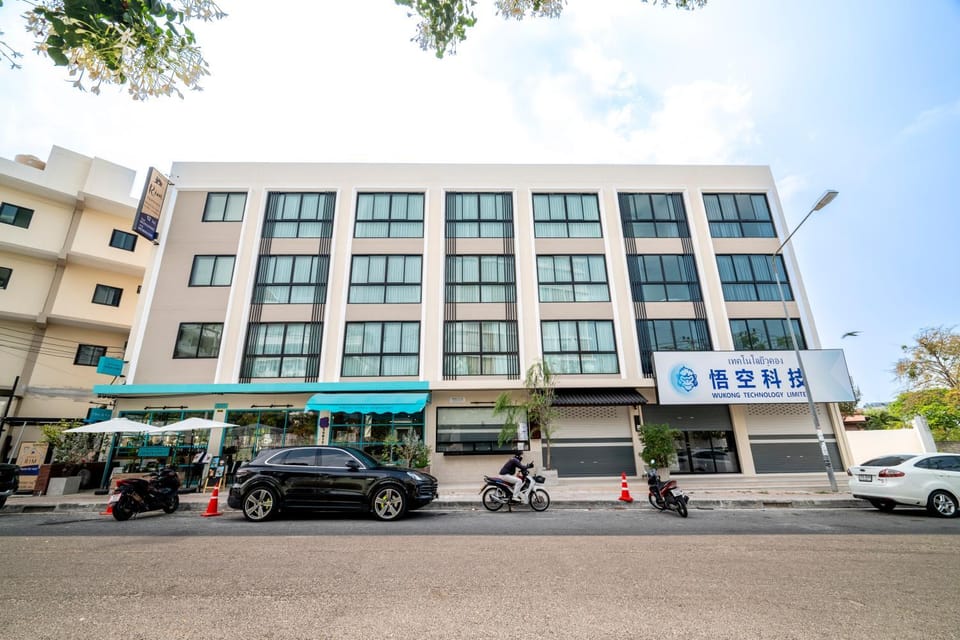 Property building, Neighbourhood, Street view, Location