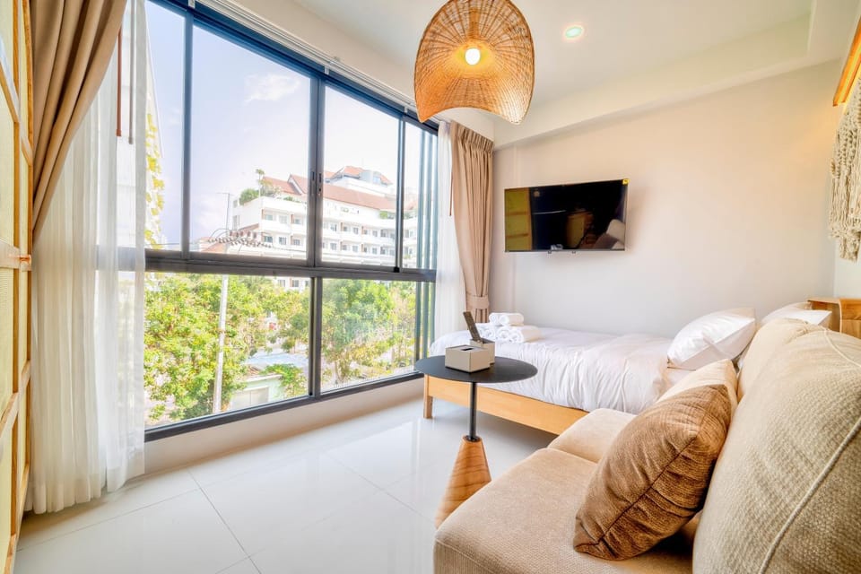Bed, TV and multimedia, Bedroom