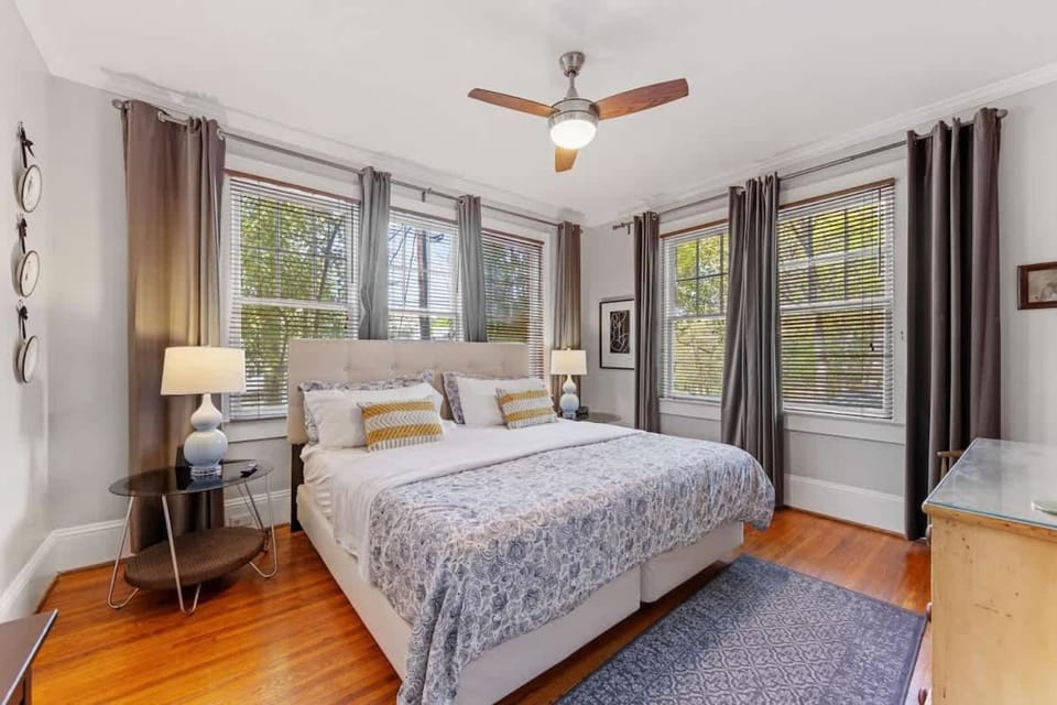 Contemporary 2BR in Myers Park with Screened Porch House in Charlotte