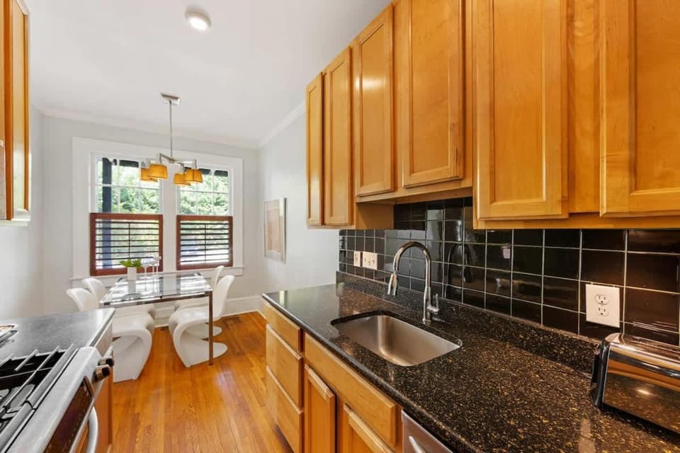 Contemporary 2BR in Myers Park with Screened Porch House in Charlotte