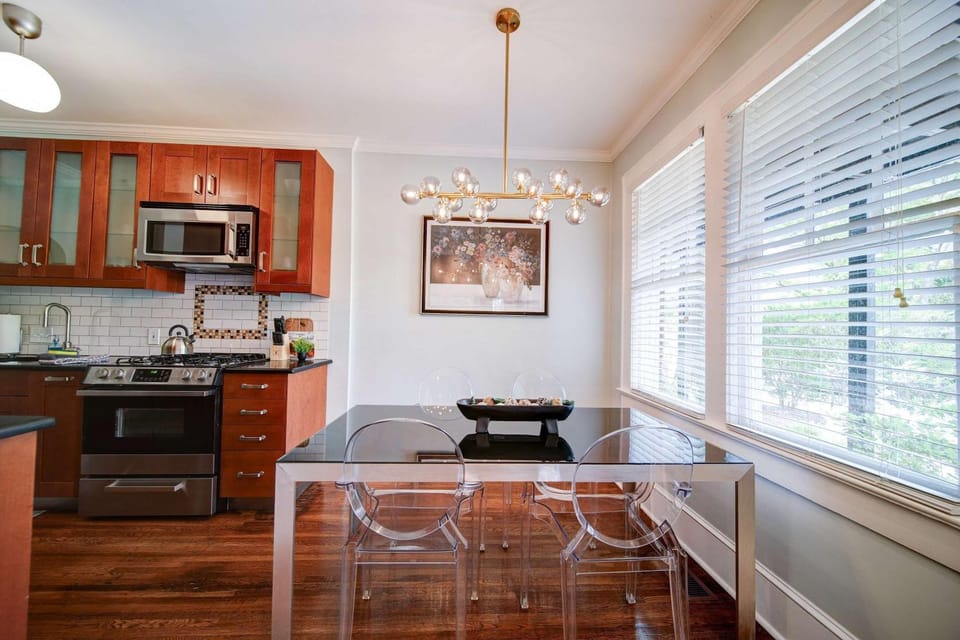 Stylish Myers Park 2 br with Screened Porch House in Charlotte