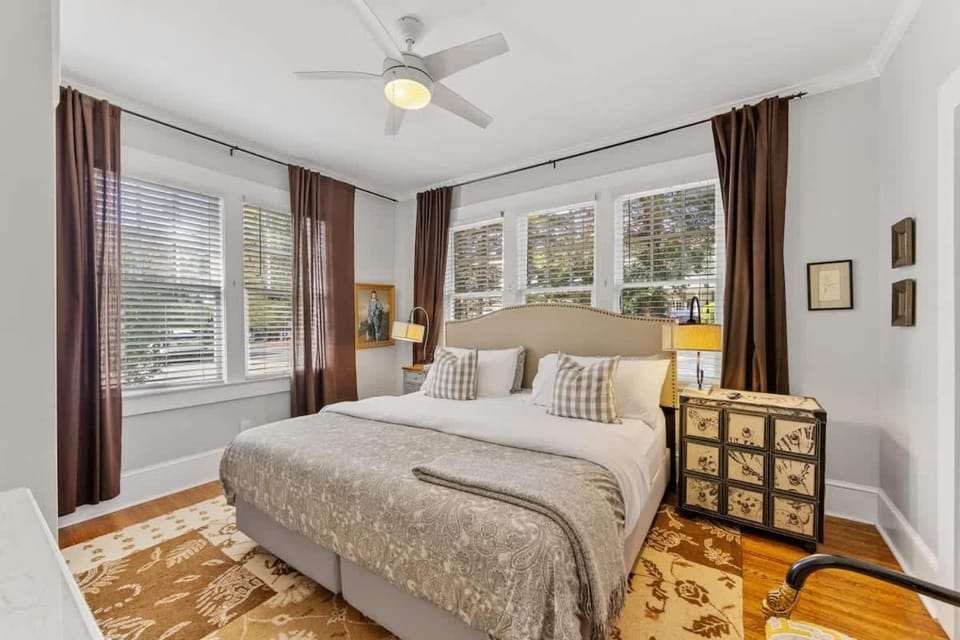 Stylish Myers Park 2 br with Screened Porch House in Charlotte