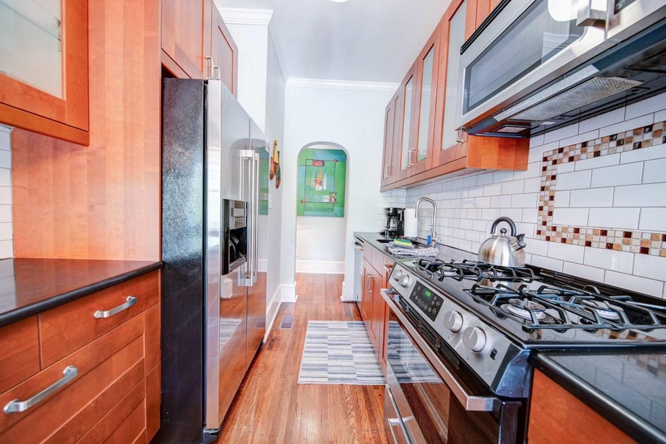 Stylish Myers Park 2 br with Screened Porch House in Charlotte