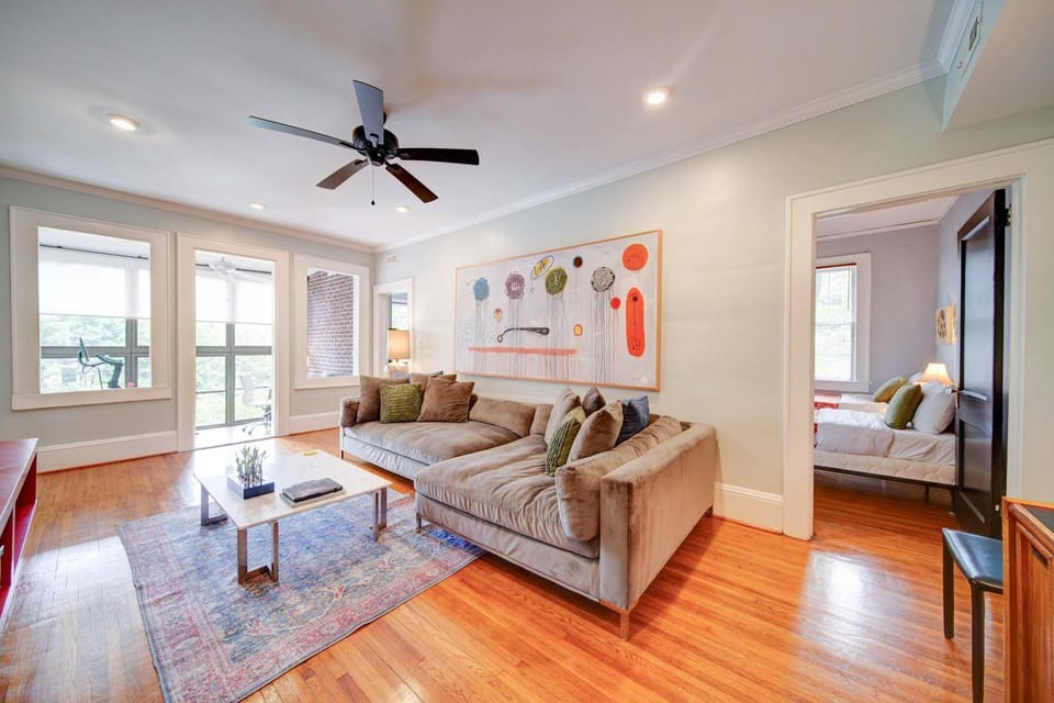 Spacious 2BR in Myers Park with sunroom House in Charlotte