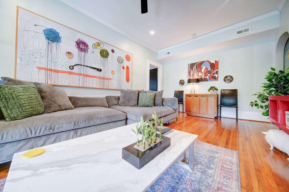 Spacious 2BR in Myers Park with sunroom House in Charlotte