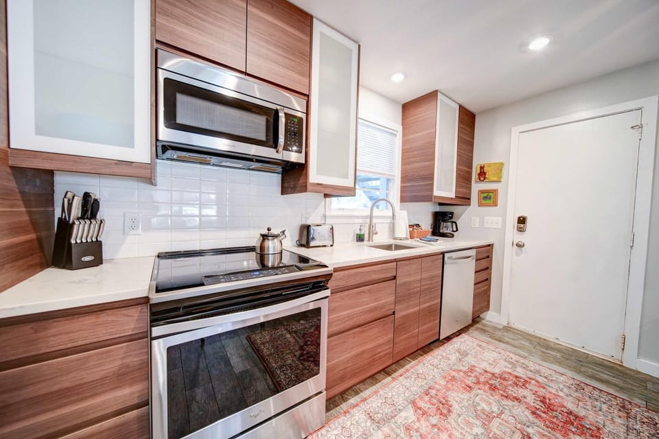 Spacious condo with easy access to Uptown House in Charlotte