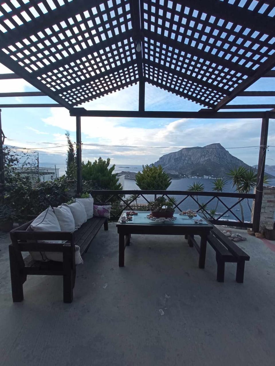 Patio, Mountain view