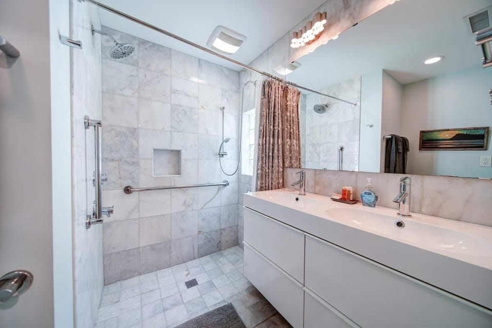 Spacious Conveniently Located 1BR in Myers Park House in Charlotte