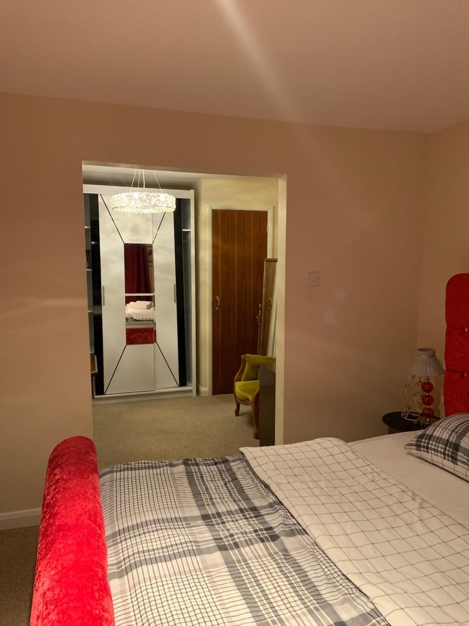 The Luxe 2BR Specious Bungalow - Garden & Parking House in Wycombe District