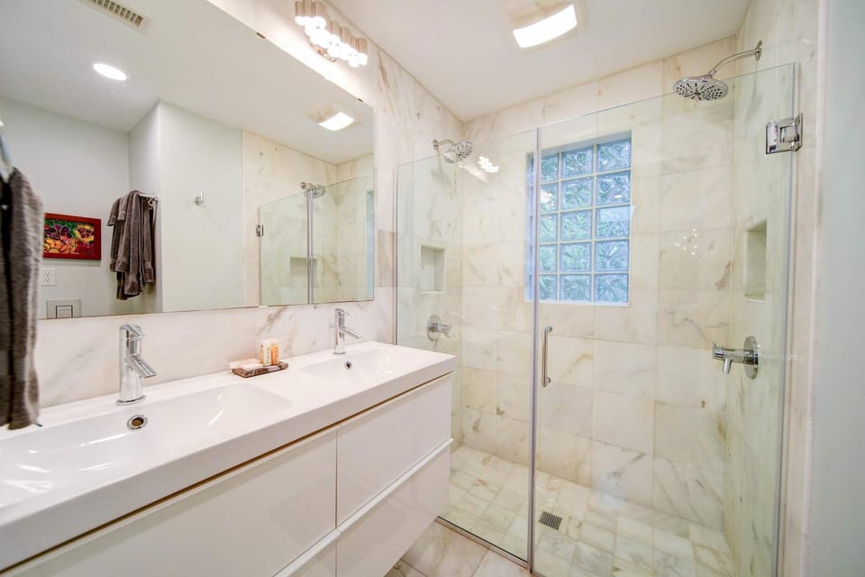 Myers Park Gem Great location House in Charlotte