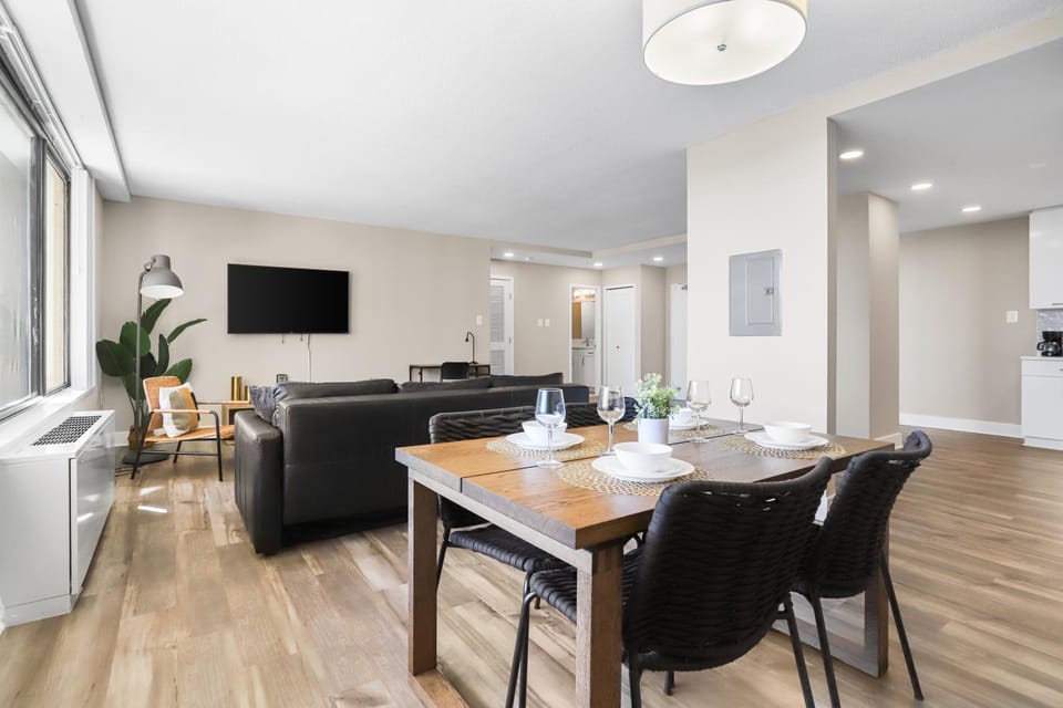 TV and multimedia, Living room, Seating area, Dining area, oven