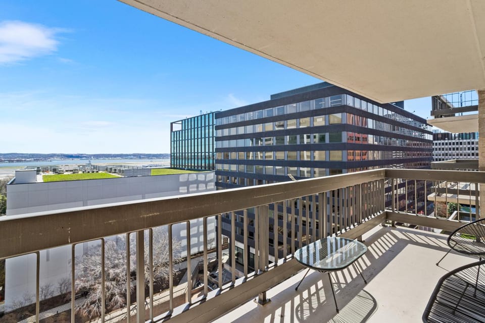View (from property/room), Balcony/Terrace, City view