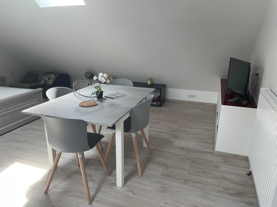 Communal lounge/ TV room, TV and multimedia, Living room, Dining area
