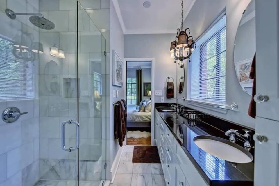 Elegant 2BR with Covered Patio House in Charlotte