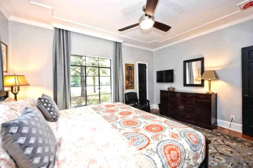 Relax or Entertain in Luxurious 2BR with Patio House in Charlotte