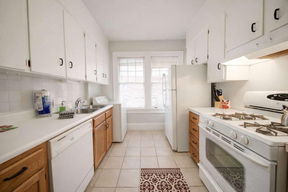 Elegant 1BR King Condo, Elizabeth-Plaza Midwood House in Charlotte