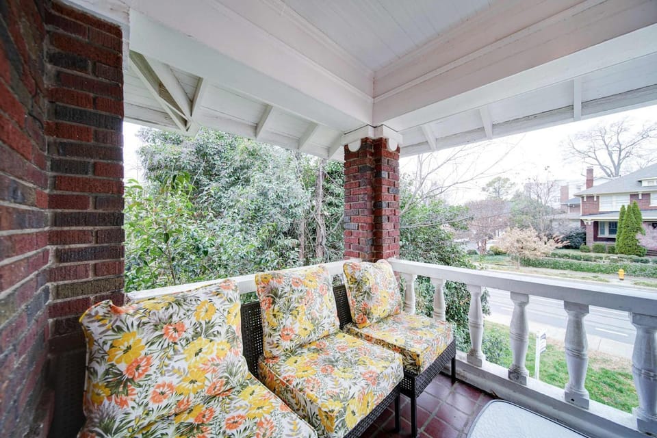 Elegant 1BR in Elizabeth with Covered Porch House in Charlotte
