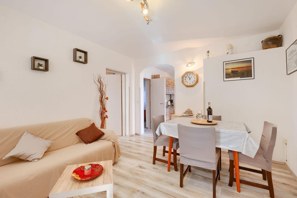 Bezauberndes Apartment mit beheiztem Privatpool, Grill, Babybett, Grill, WiFi Apartment in Fažana