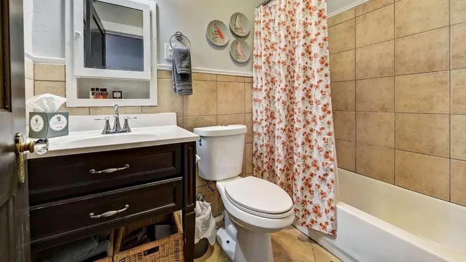 Chic Comfortable 2BR with Porch near Dilworth House in Charlotte