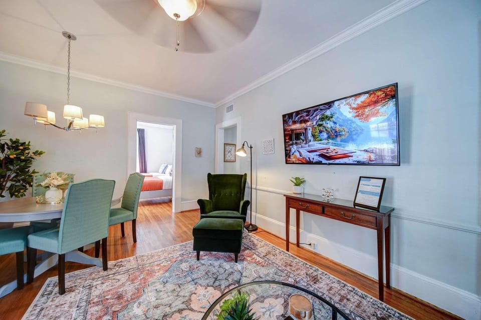 Chic Comfortable 2BR with Porch near Dilworth Apartment in Charlotte