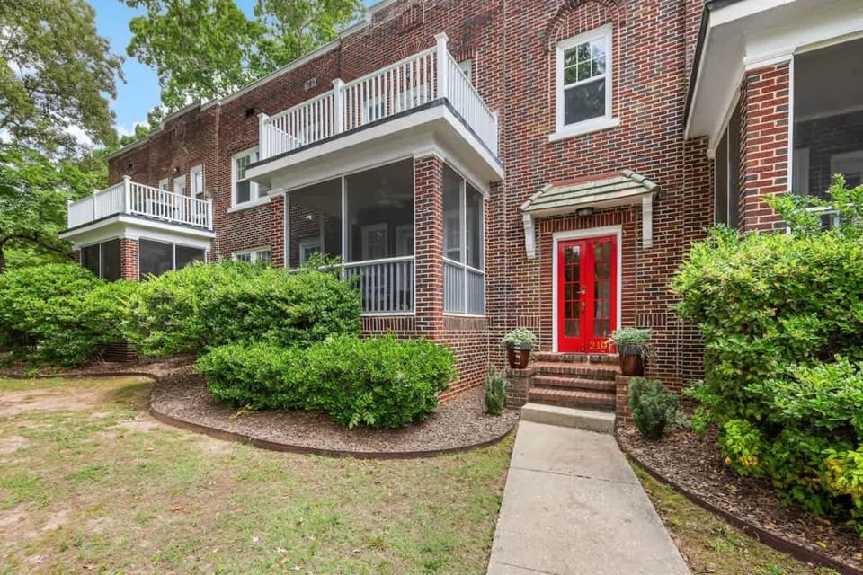 Chic Comfortable 2BR with Porch near Dilworth House in Charlotte