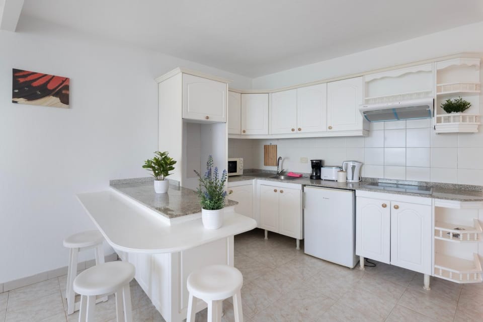 Property building, Kitchen or kitchenette, Living room