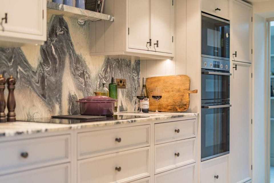 Kitchen or kitchenette, oven, stove