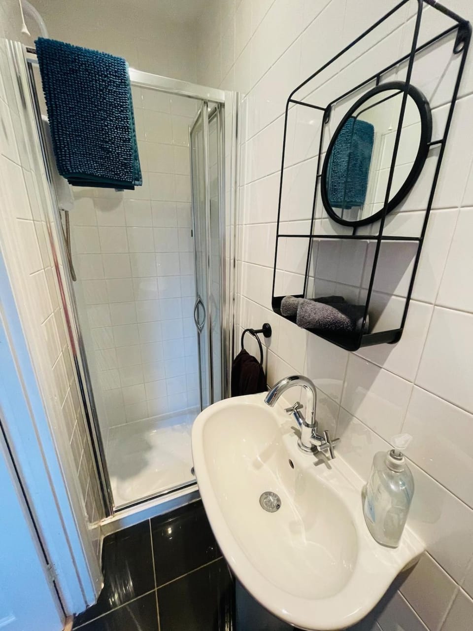 Shower, Bathroom, towels