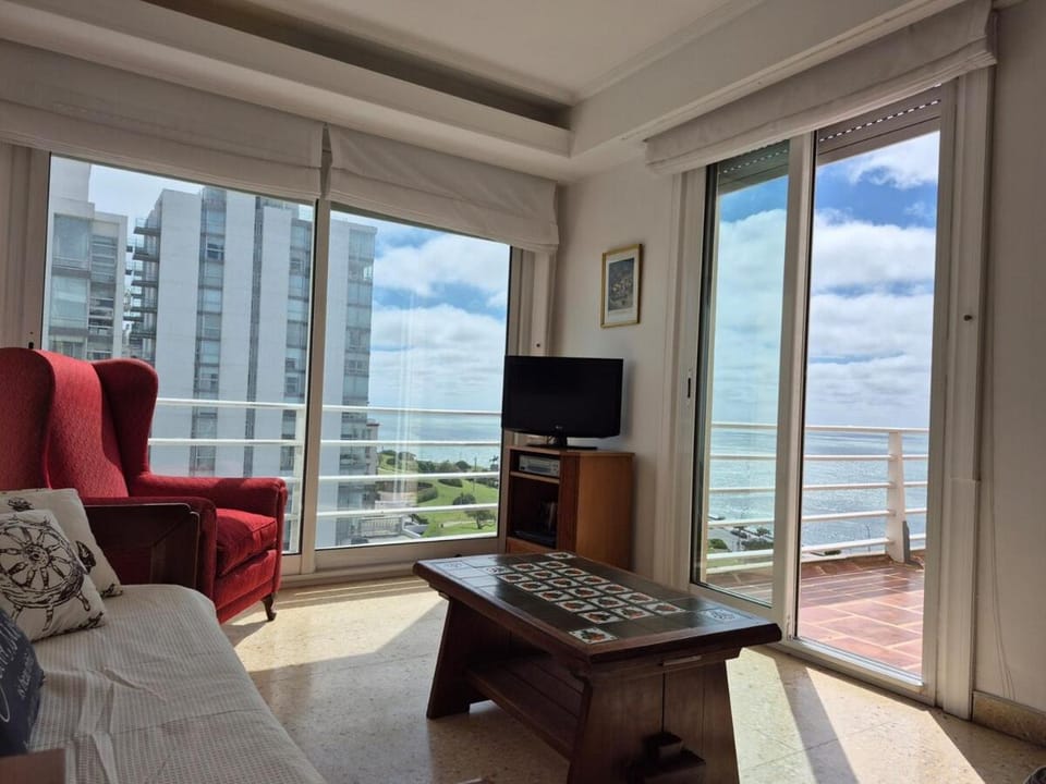 Communal lounge/ TV room, Natural landscape, TV and multimedia, View (from property/room), Balcony/Terrace, Living room, Seating area