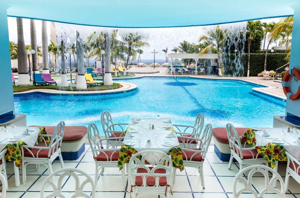 Restaurant/places to eat, Swimming pool