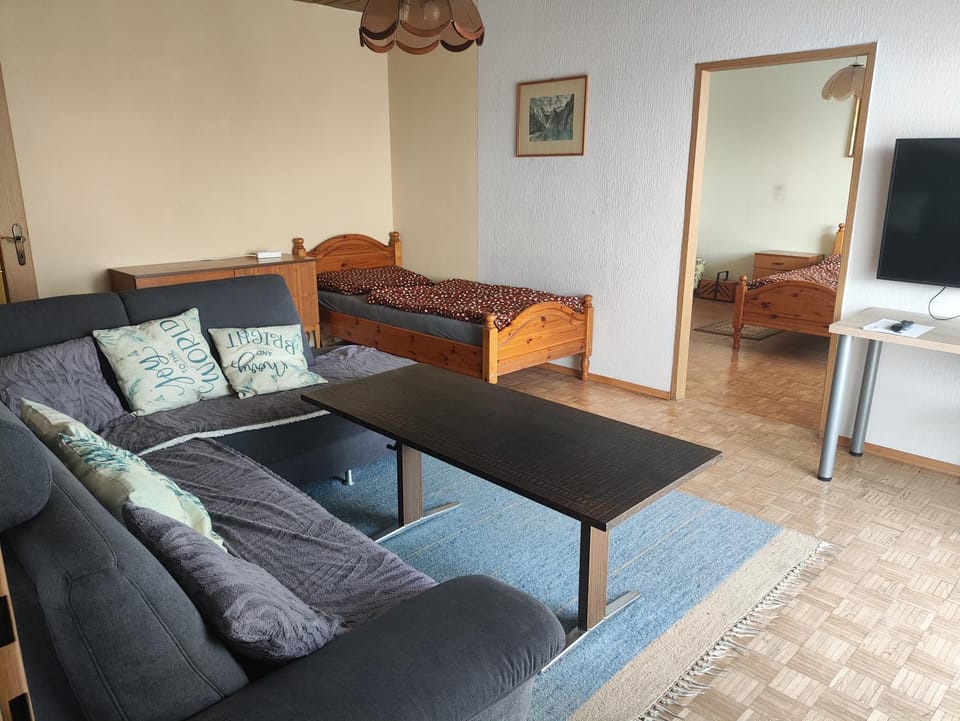 Communal lounge/ TV room, TV and multimedia, Living room, Seating area, Evening entertainment