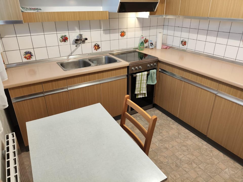 Kitchen or kitchenette, oven, stove