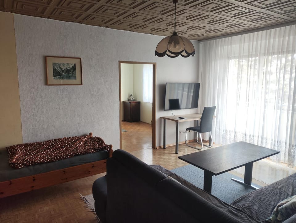 Communal lounge/ TV room, TV and multimedia, Living room, Seating area, Evening entertainment