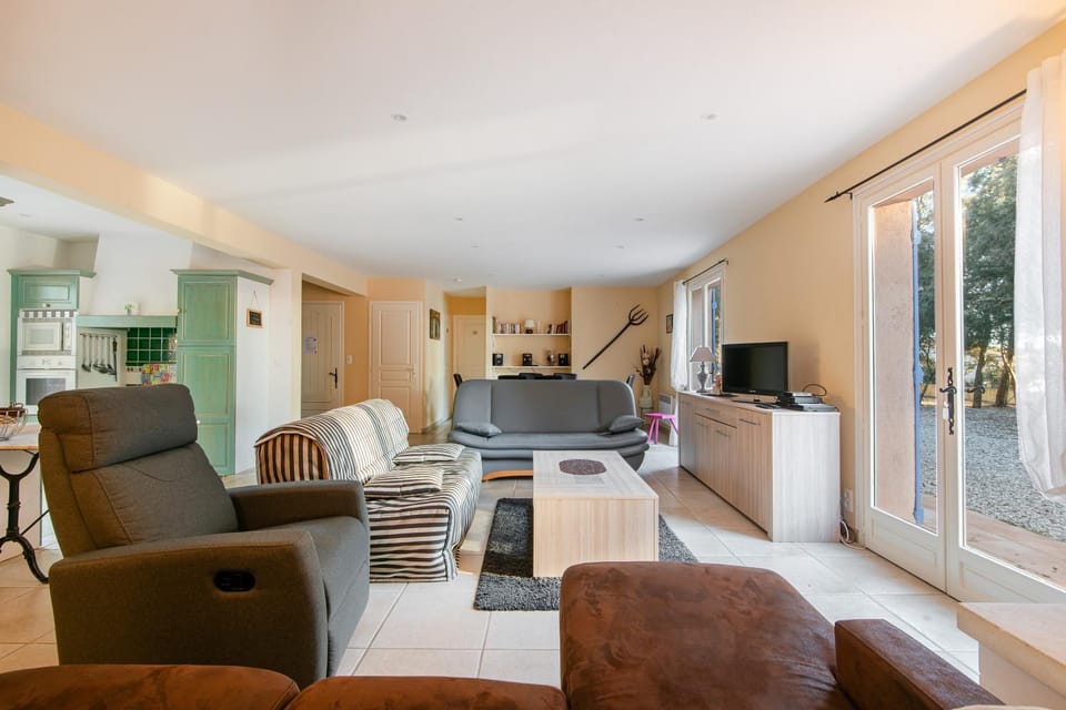 Communal lounge/ TV room, TV and multimedia, Living room