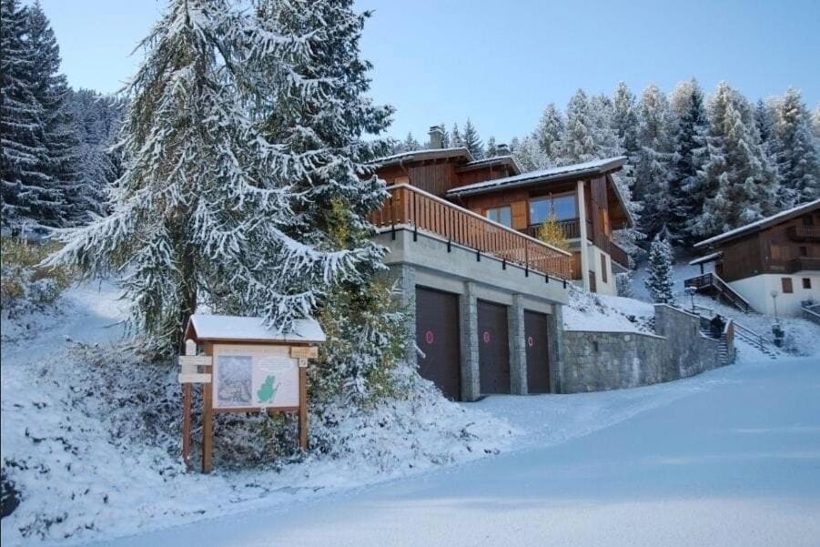 Property building, Day, Natural landscape, Winter